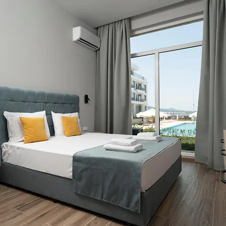Aparthotel Costa Azzurra Free Parking 3*