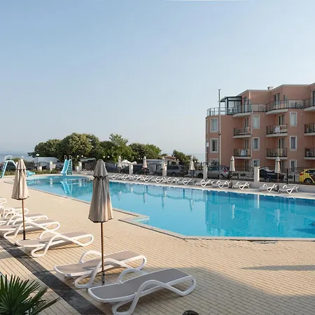 Costa Azzurra Free Parking Aparthotel 3*