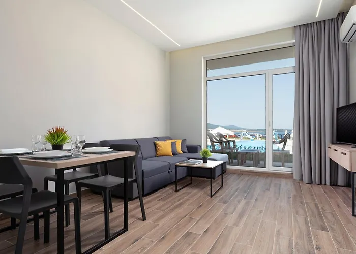 Costa Azzurra 阿赫托波尔