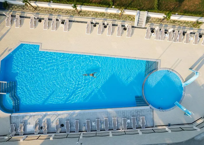 Costa Azzurra 公寓式酒店 阿赫托波尔